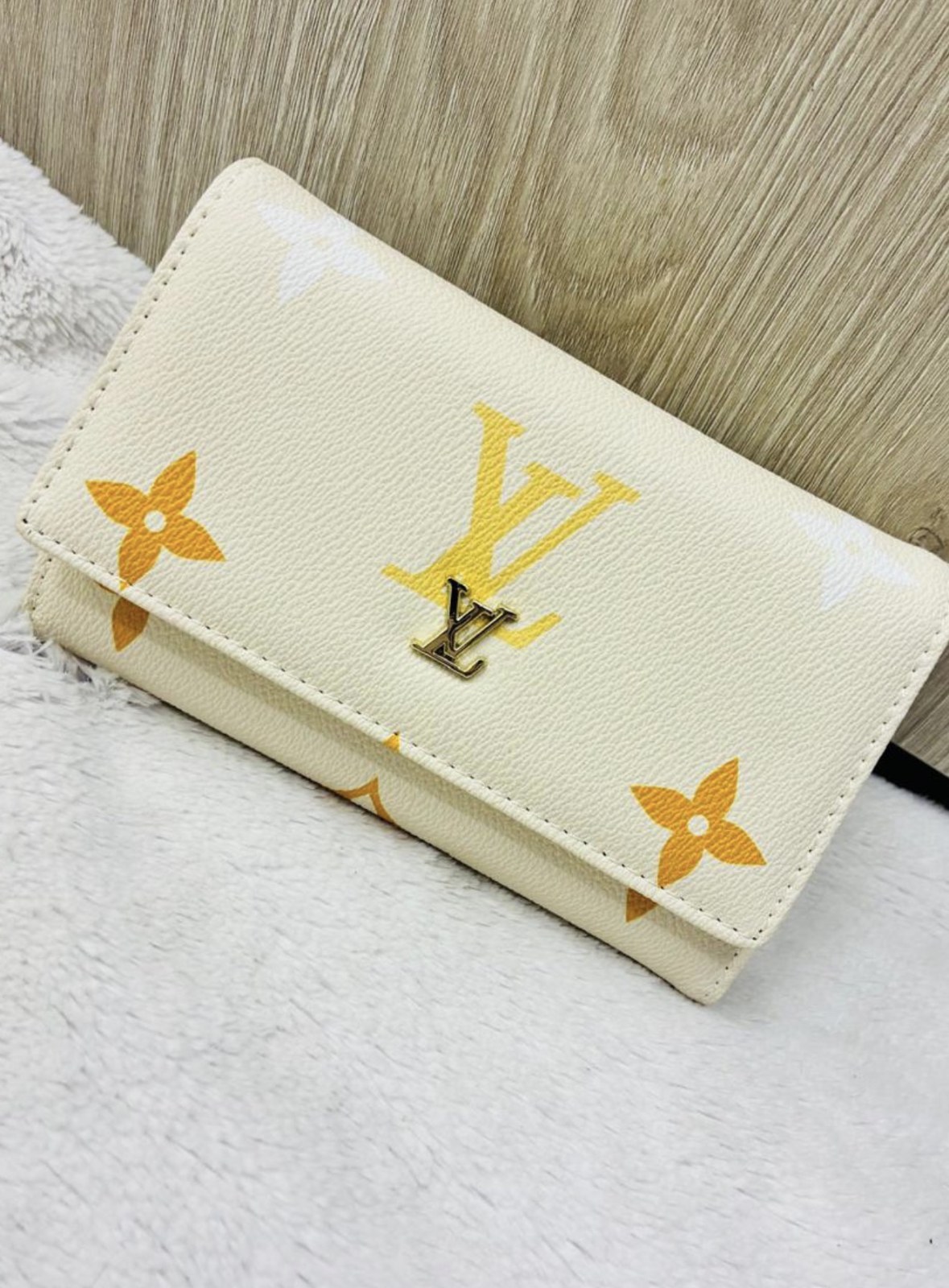 BILLETERA LV - AMARILLA